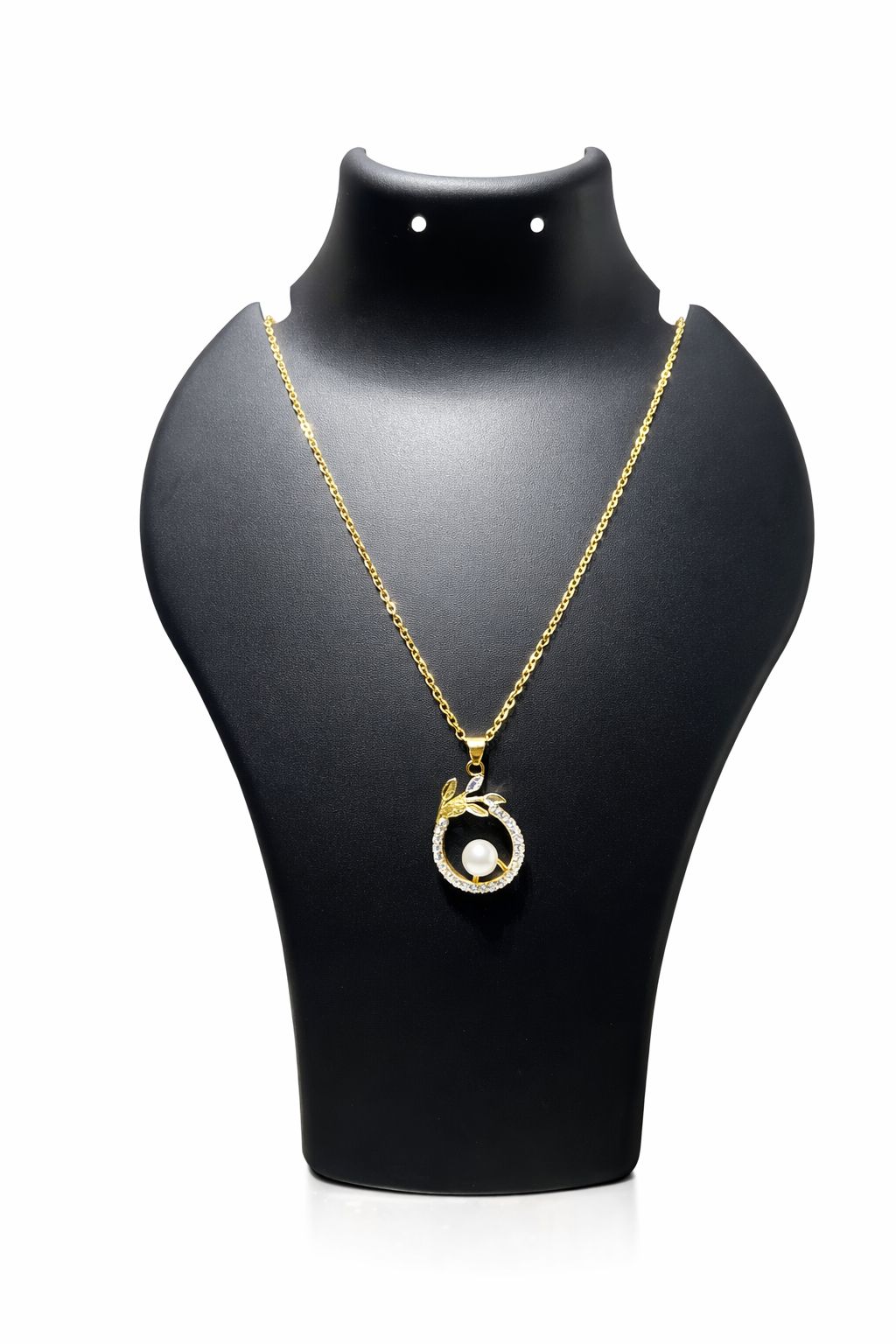 Golden Pearl Circle Pendant Necklace
